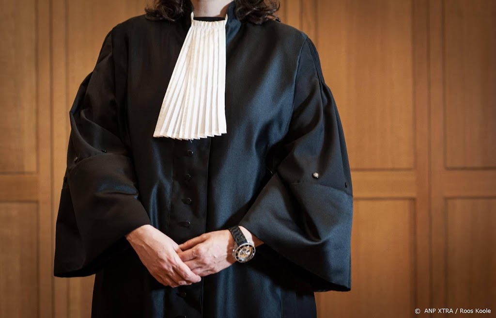 Rechtszaak onbevoegd inspuiten billenfillers opnieuw uitgesteld