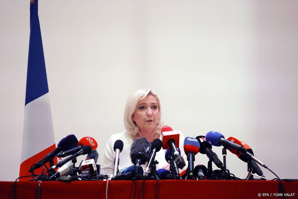 Le Pen noemt Macron meest autoritaire president van Frankrijk