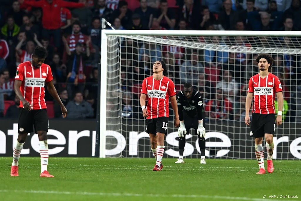 PSV klaar in Europa na nederlaag in slotfase tegen Leicester