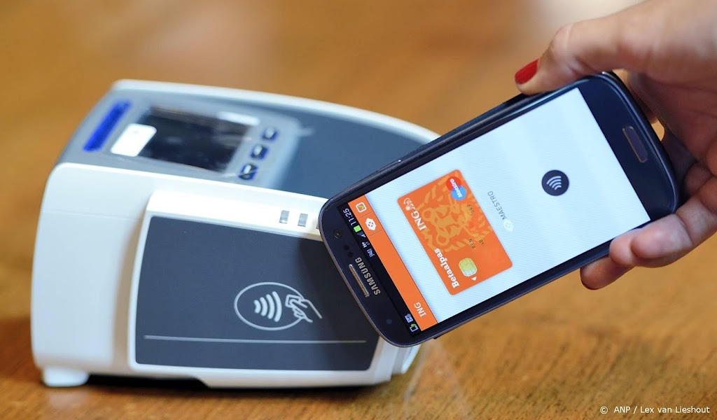 Recordaantal van 100 miljoen betalingen met smartphones in maart