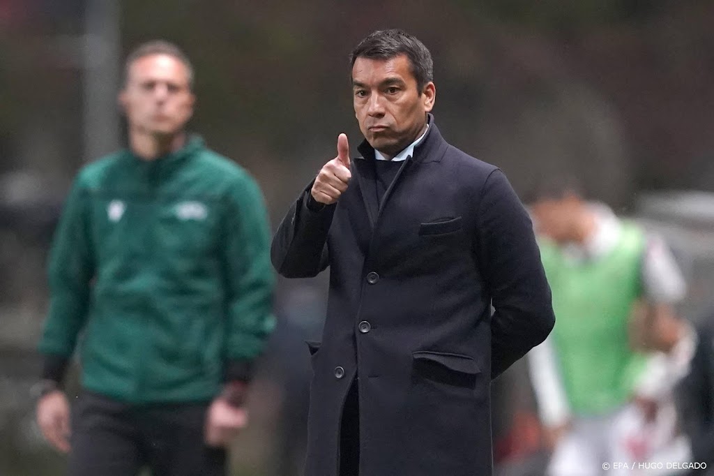 Van Bronckhorst met Rangers naar halve finale Europa League