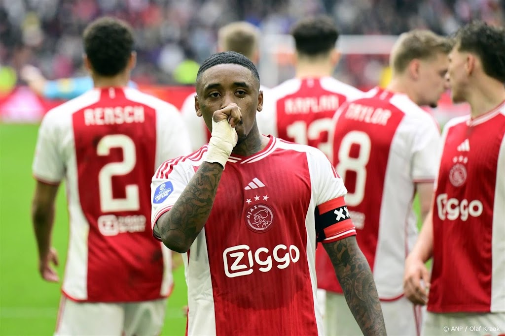 Ajax knokt zich naar thuiszege op FC Twente