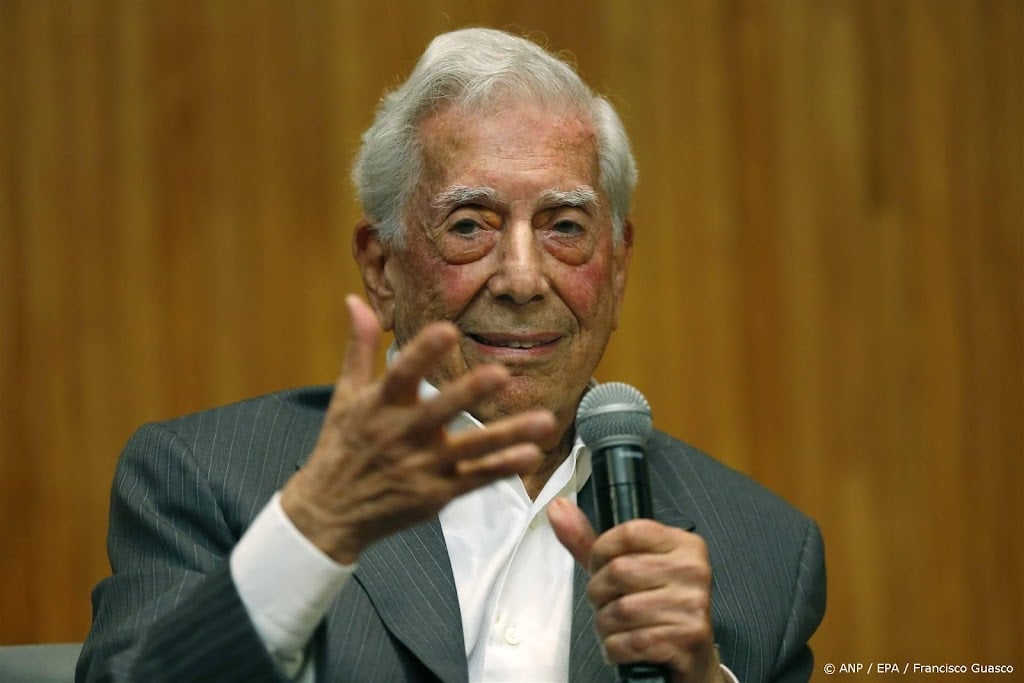 Schrijver en Nobelprijswinnaar Mario Vargas Llosa overleden