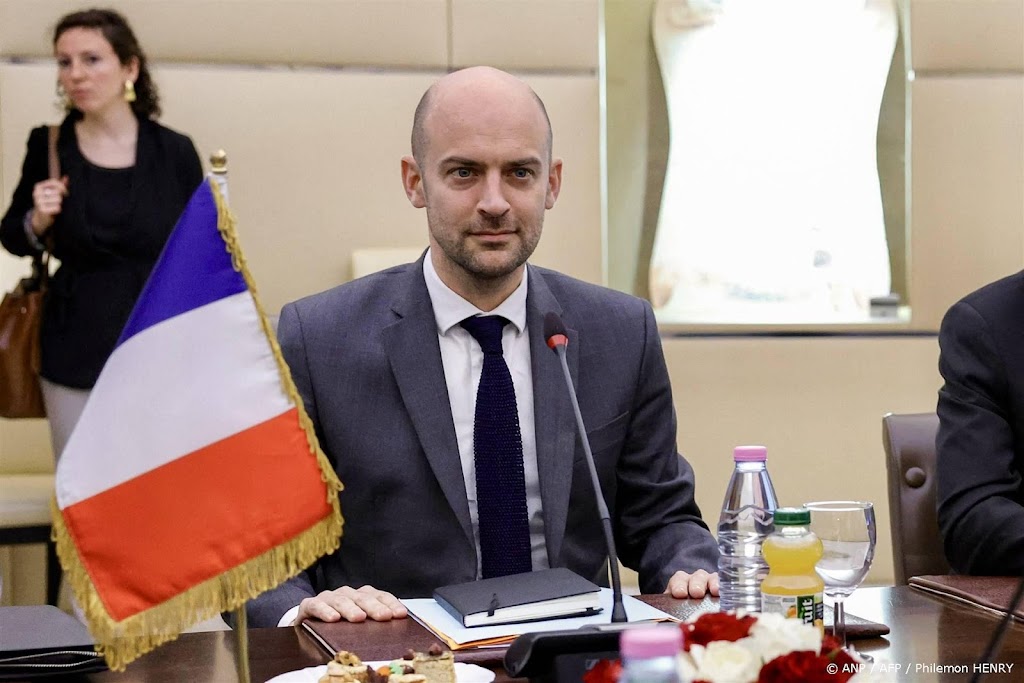Algerije draagt 12 Franse functionarissen op te vertrekken