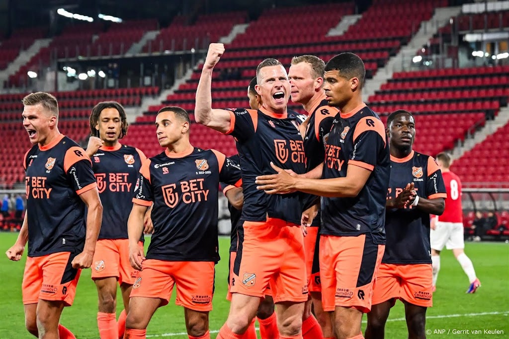 Volendam na zege bij Jong AZ zeker van promotie naar Eredivisie
