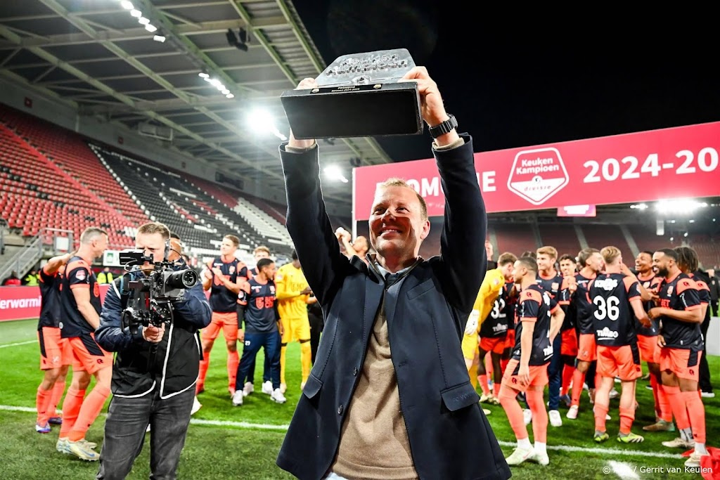 Trainer Kruys prijst na promotie 'hardheid' spelers FC Volendam