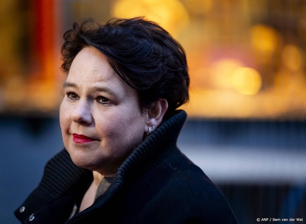 Dijksma spreekt na brandstichting van gruwelijke vorm van geweld