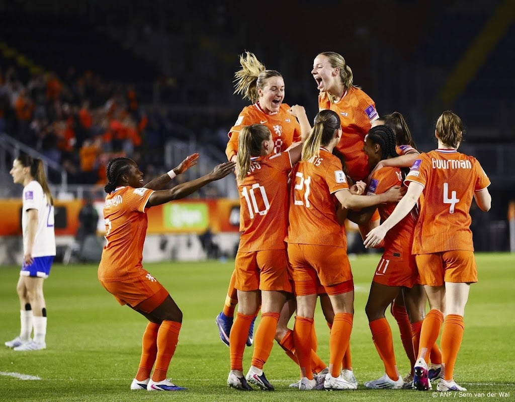 Gehavende Oranjevrouwen verrassen Frankrijk in WK-kwalificatie
