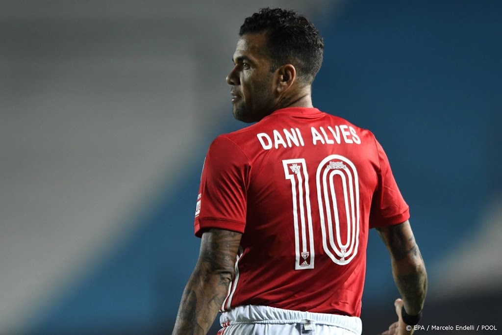 Verdediger Alves terug in Braziliaanse voetbalselectie