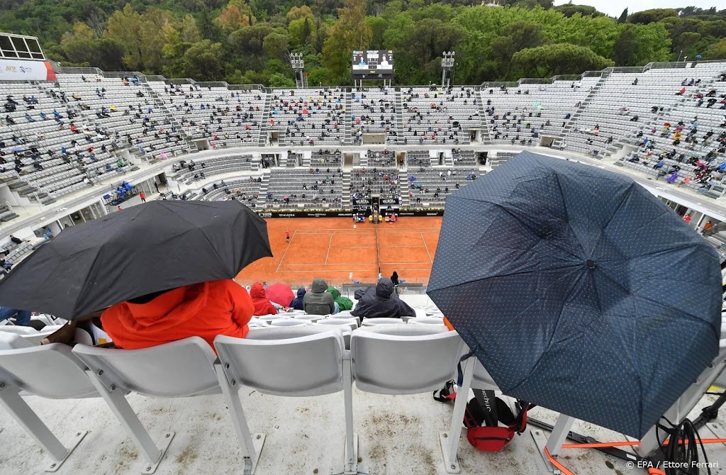 Djokovic en Tsitsipas gaan zaterdag verder in Rome
