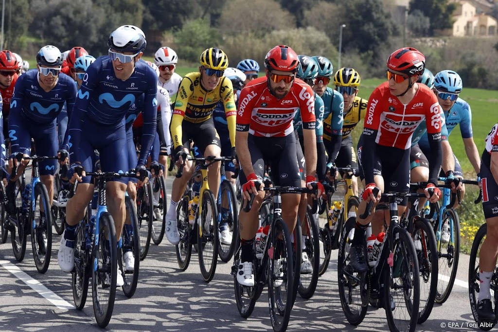 Van der Poel kleurt etappe in Giro, maar De Gendt wint in Napels