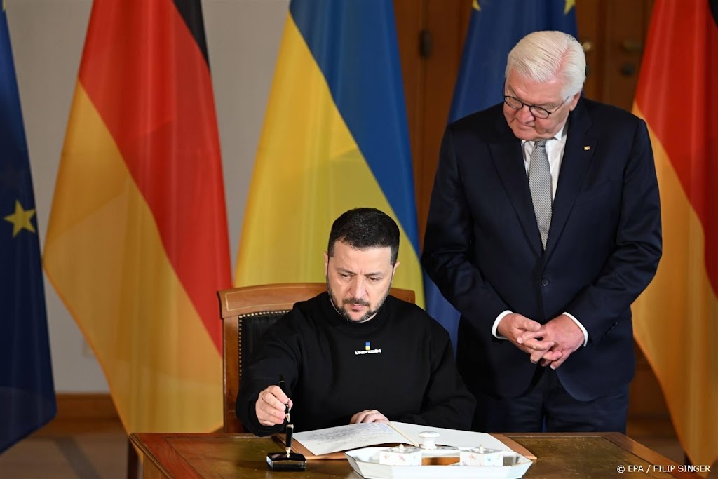 Zelensky na aankomst in Duitsland ontvangen door president