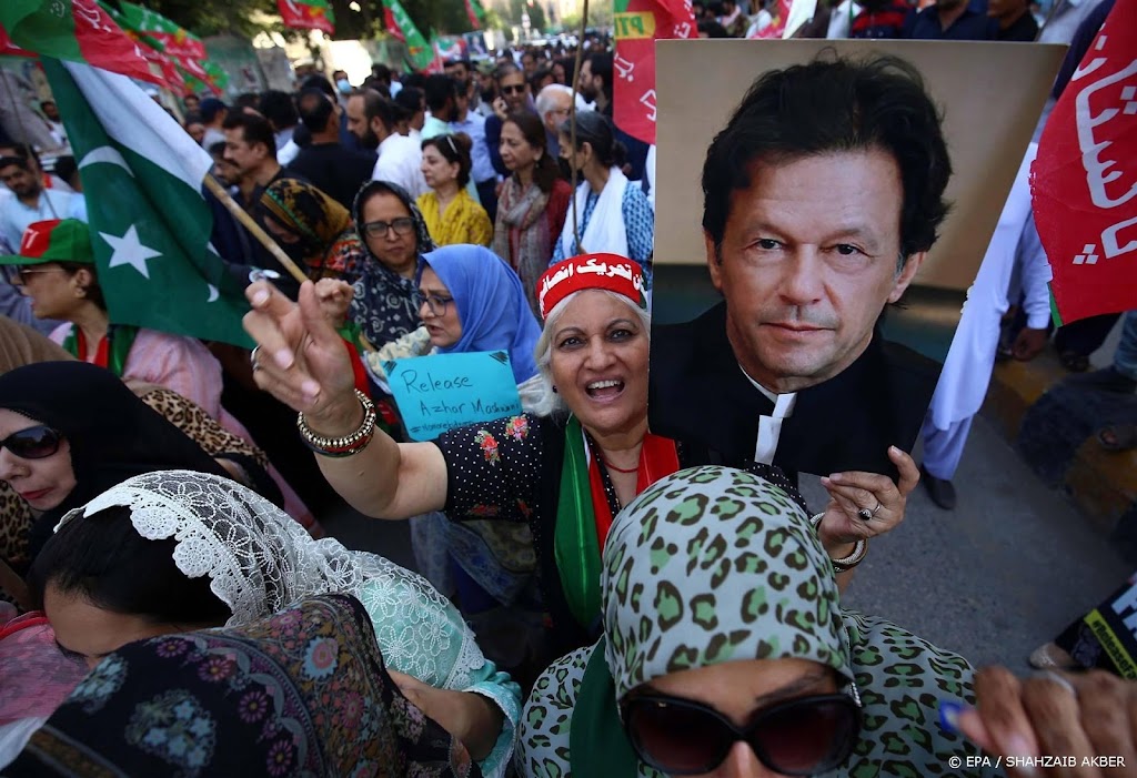 Vrijgelaten ex-premier Pakistan roept op tot 'vrijheidsprotesten'