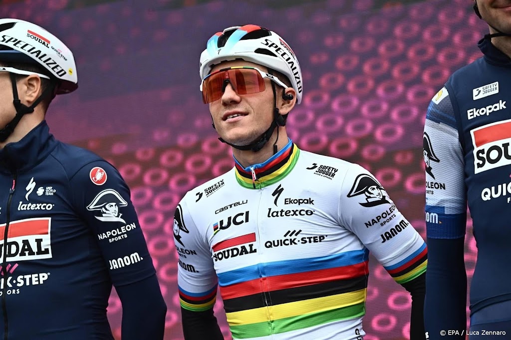 Evenepoel wint ook tweede Giro-tijdrit en heeft roze trui terug