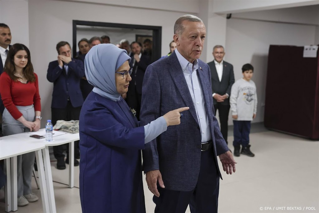 Erdogan leidt in Turkse verkiezingen, tweede ronde waarschijnlijk