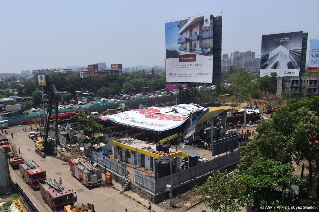 Politie Mumbai onderzoekt dodelijk ongeluk met enorm reclamebord