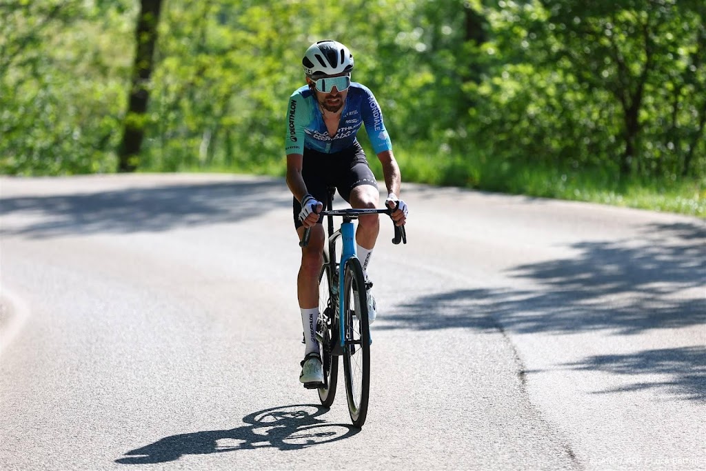 Fransman Paret-Peintre boekt in Giro d'Italia eerste profzege