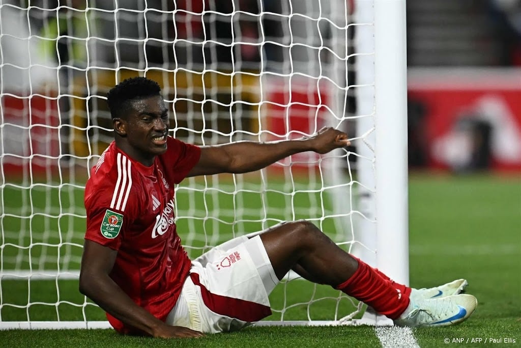 Forest-spits Awoniyi na operatie in kunstmatige coma gebracht