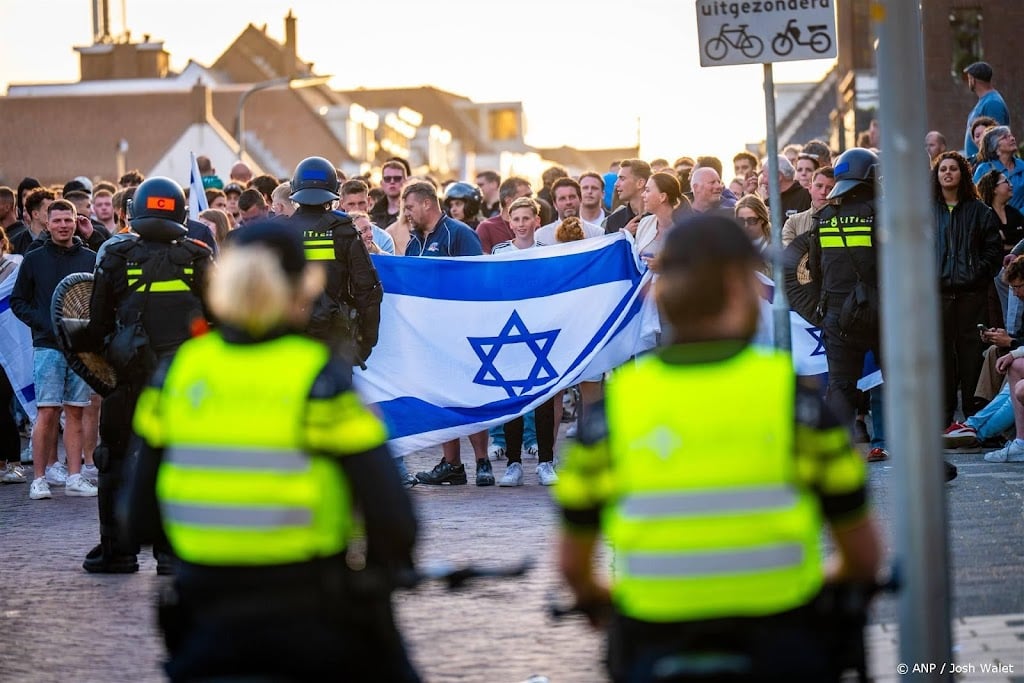 Groep demonstranten belaagd in Katwijk, noodbevel afgekondigd