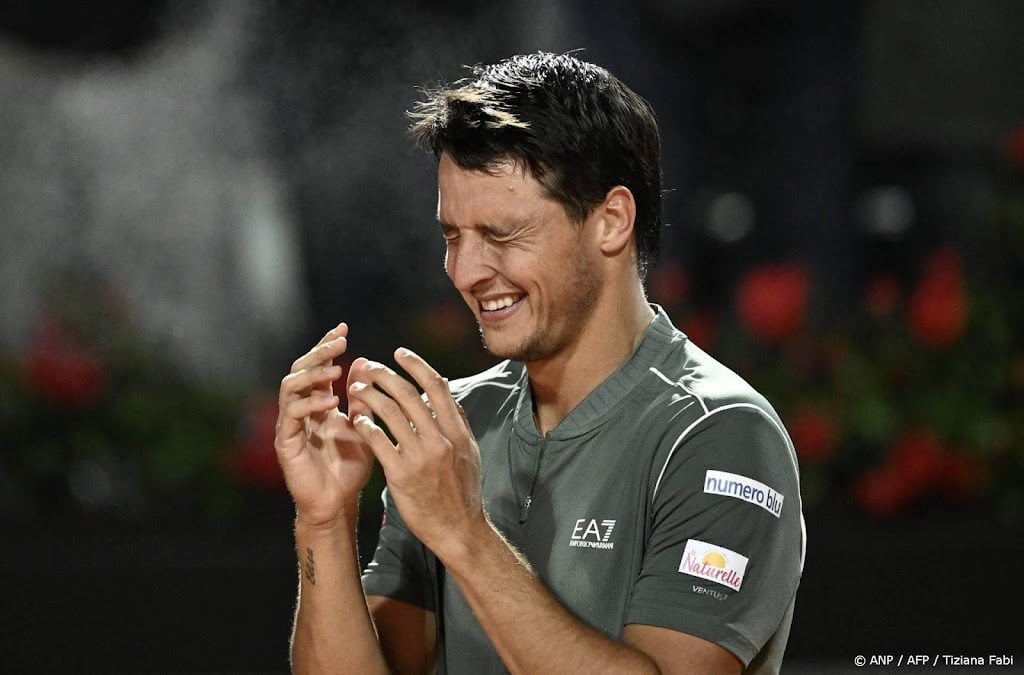 Tennisser Darderi na nachtpartij naar halve finale in Rome