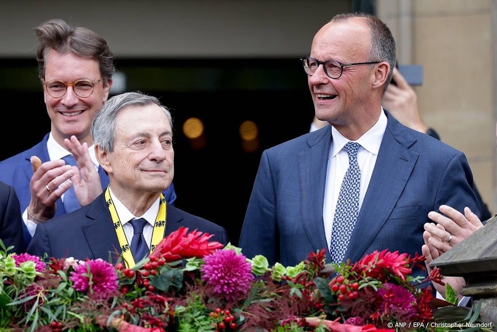 Merz roemt oud-ECB-president Draghi bij uitreiking Karelsprijs