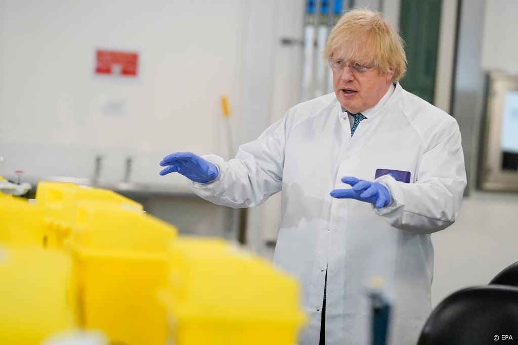 Johnson: 'social distancing' in VK mogelijk versoepeld in juli