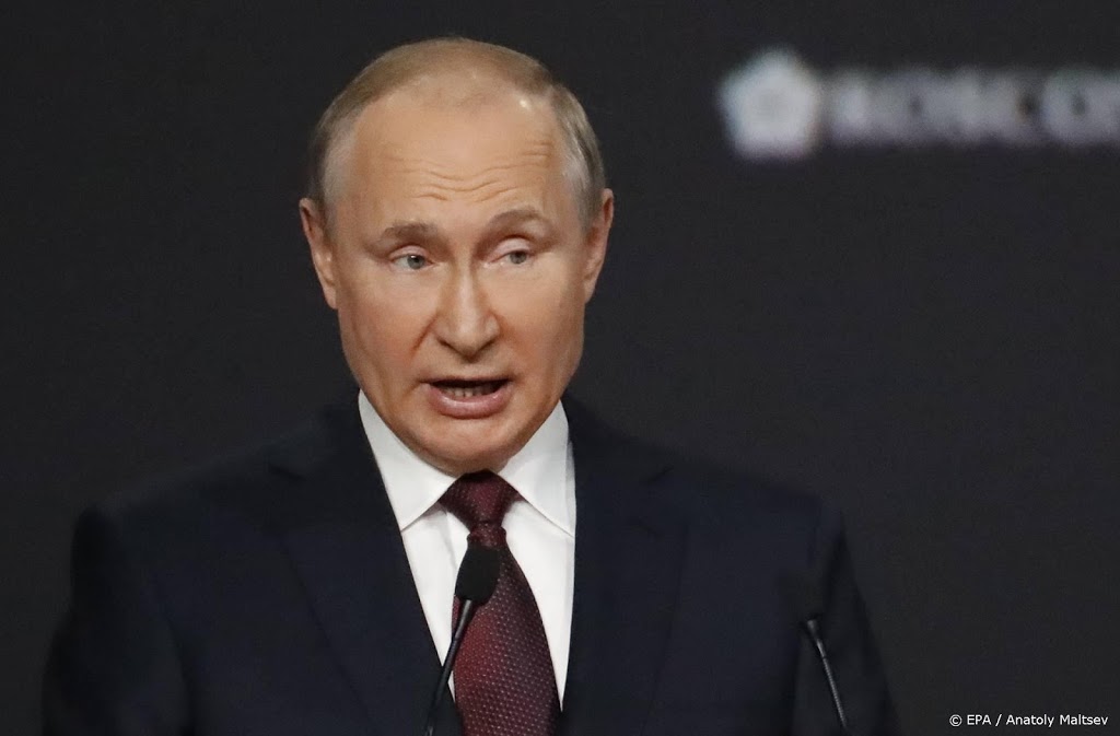 Poetin verwerpt 'kluchtige' beschuldigingen tegen zijn land