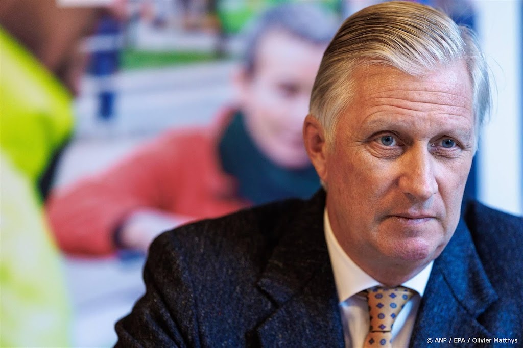 Koning Filip praat met hulpverleners explosie in Antwerpen