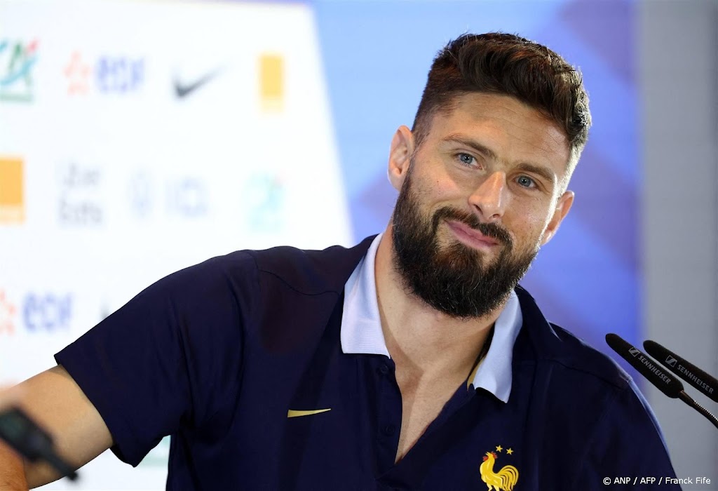 Giroud ontkracht berichten over ziektegevallen in Franse selectie