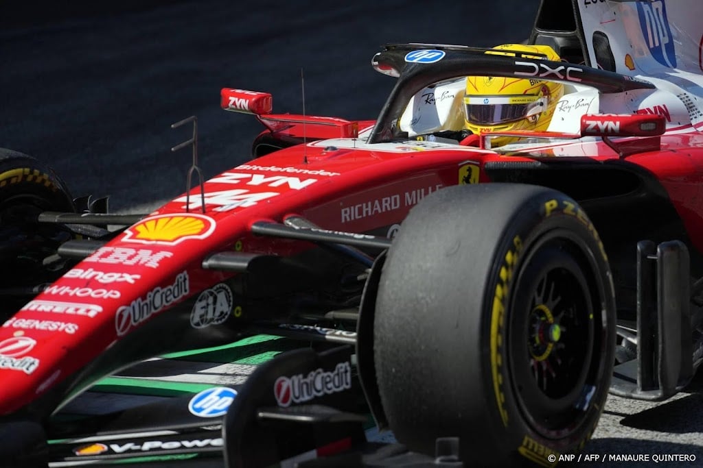 Hamilton boekt in GP Barcelona zijn eerste zege voor Ferrari