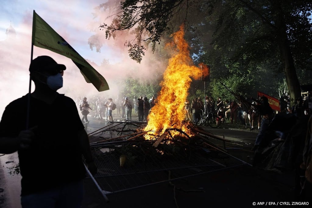 Protest in Genève tegen G7 mondt uit in confrontatie met politie