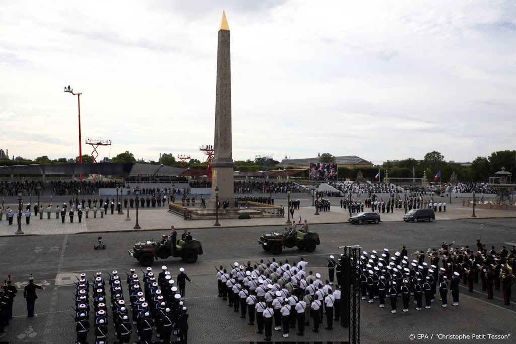 Hulpverleners op Place de la Concorde geëerd op feestdag
