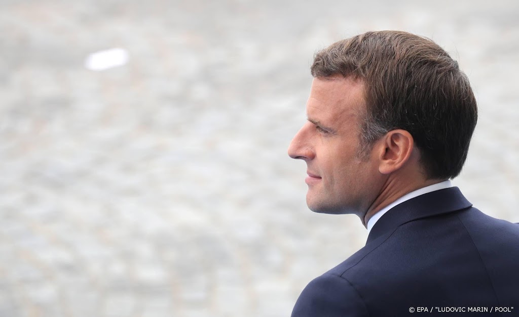 Franse president wil mondkapjesplicht in gesloten publieke ruimte