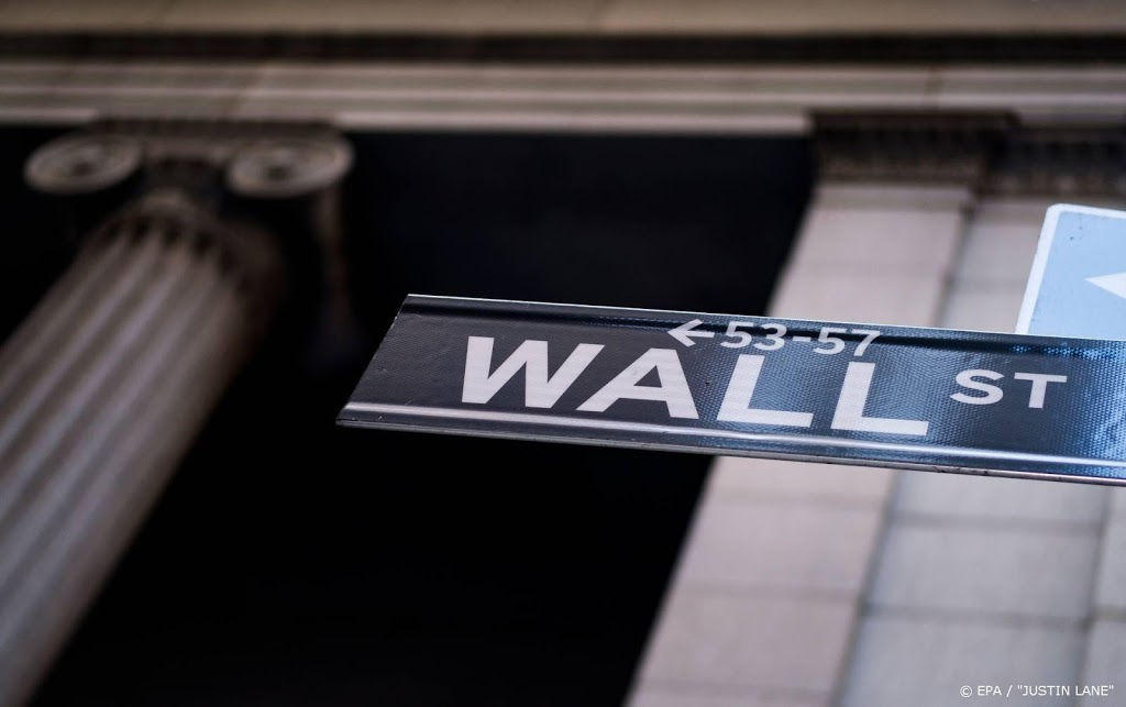 Wall Street opent lichtrood, banken in schijnwerpers