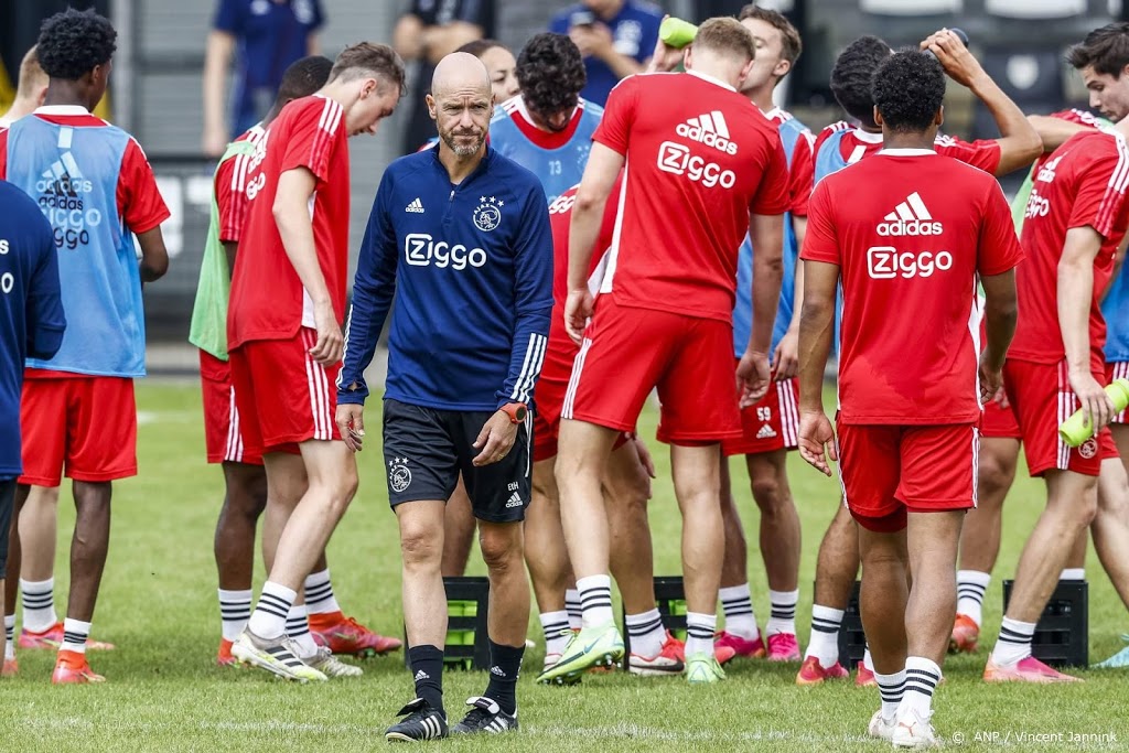 Oude logo voor één seizoen terug op shirt van Ajax