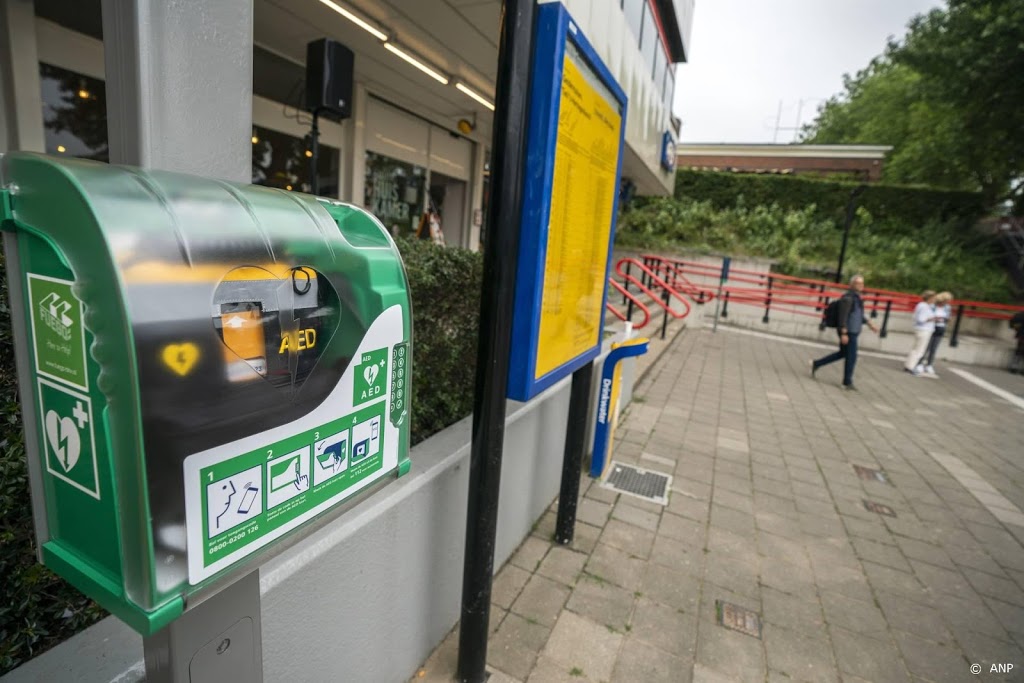 Alle treinstations in Nederland krijgen defibrillators