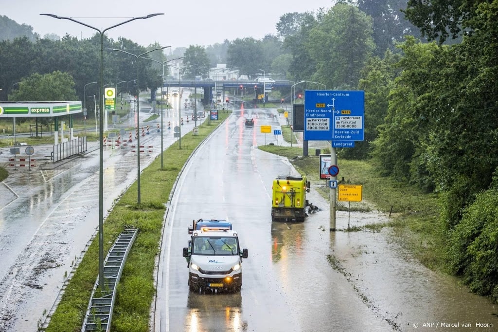 Deel snelweg A79 in Limburg dicht vanwege wateroverlast