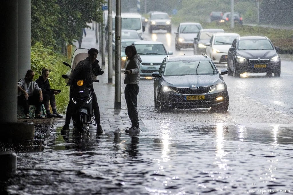 Huizen in Hoensbroek (Limburg) dreigen te overstromen