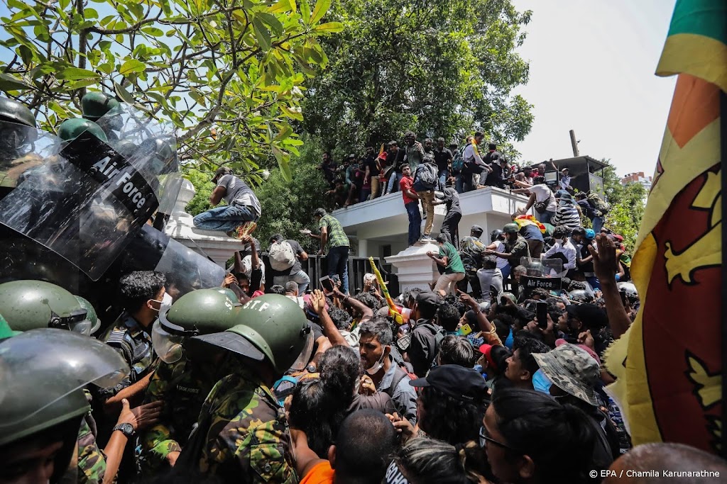 President Sri Lanka dient ontslag in, stap moet rust herstellen