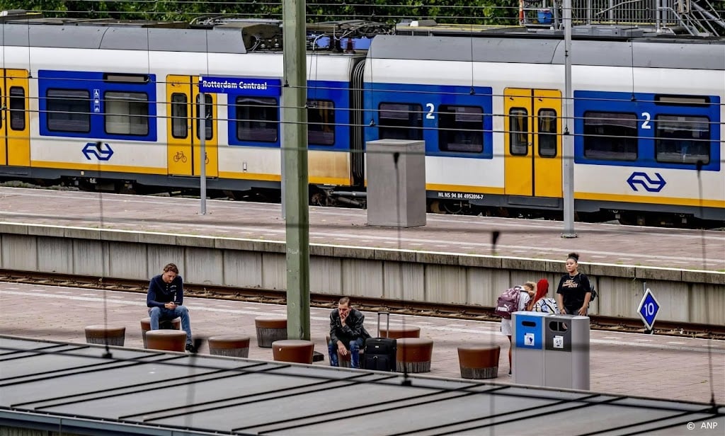 Treinen rondom Rotterdam hebben last van kapotte bovenleiding