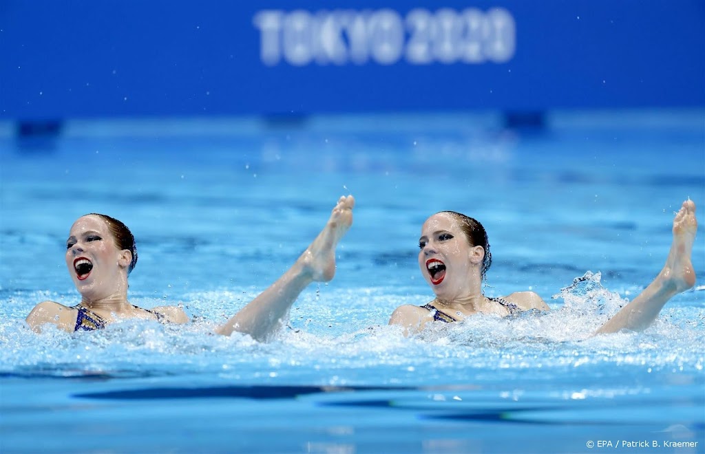 Synchroonzwemsters De Brouwer op WK als vierde door naar finale 