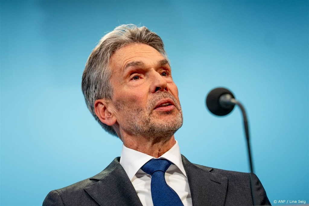 Premier Schoof geschokt door aanslag, wenst Trump sterkte