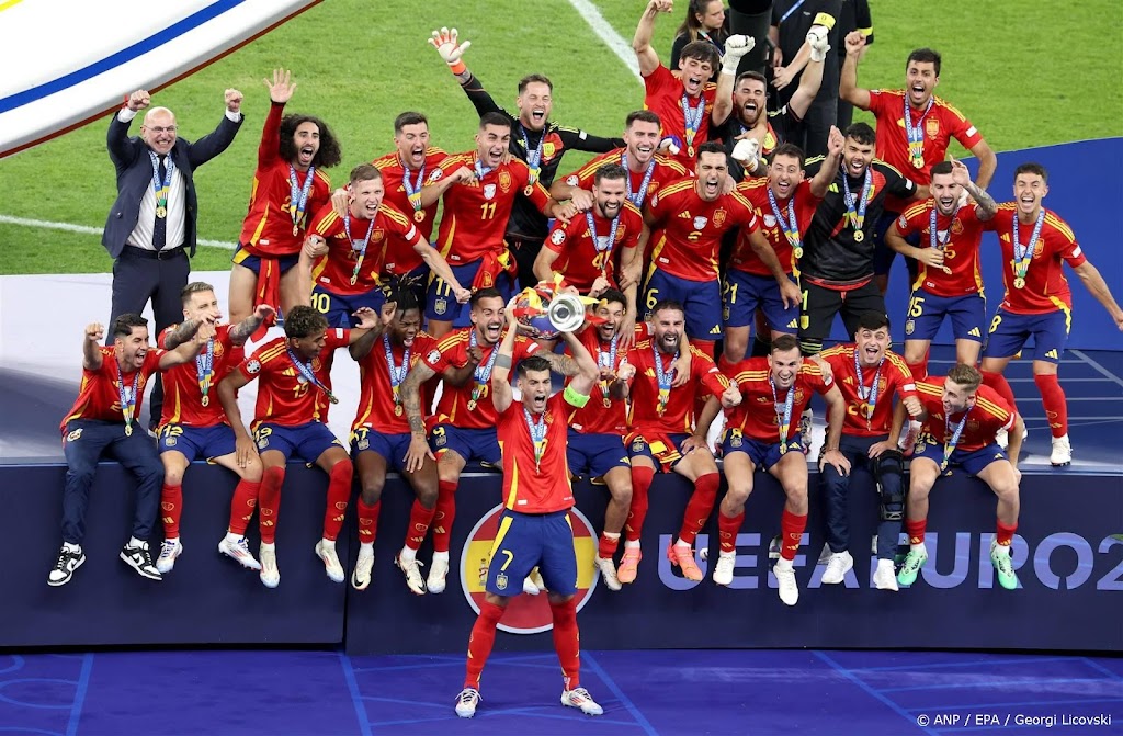 Spanje verovert met recordaantal treffers Europese titel 