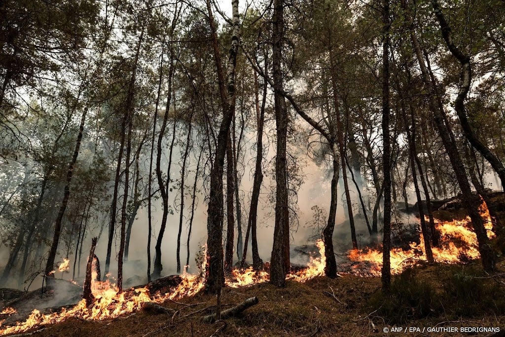 Natuurbranden bij Parijs hebben al ruim 1900 hectare verwoest