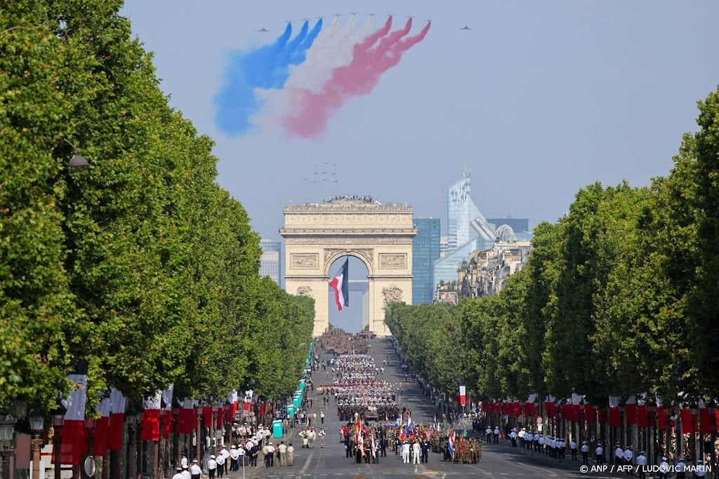 Frankrijk viert nationale feestdag met ongekend grote parade