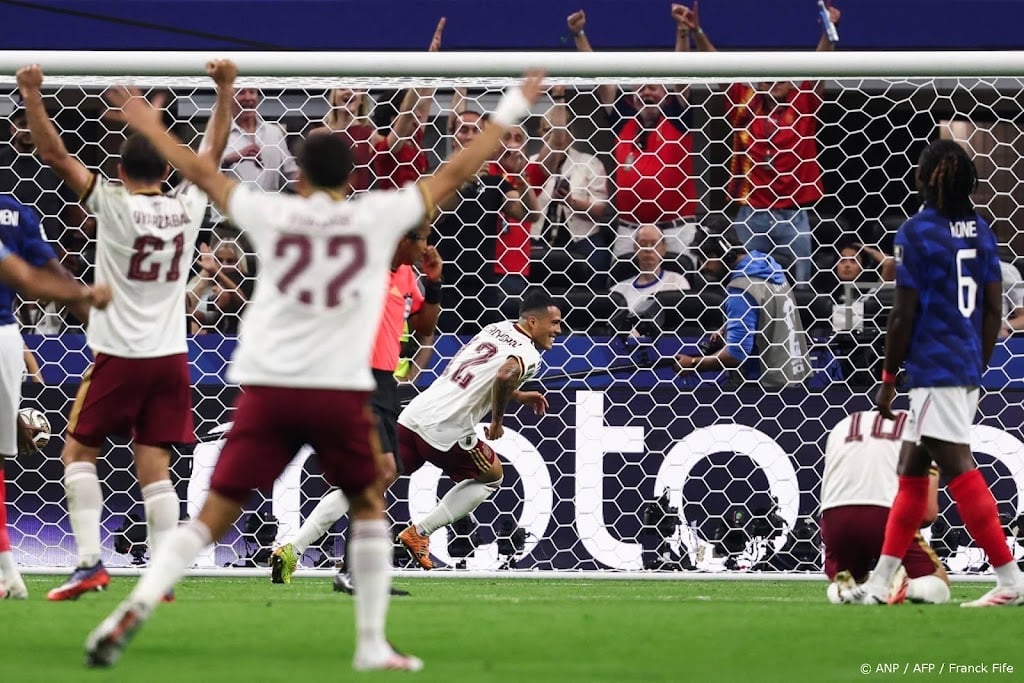 Spanje klopt Frankrijk en staat na zestien jaar weer in WK-finale