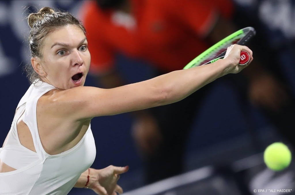 Halep binnen een uur naar halve finales in Praag