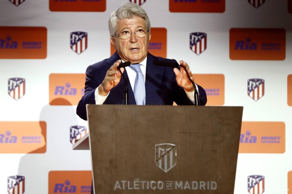 Voorzitter Atlético tegen boze fans: koop je eigen club dan maar