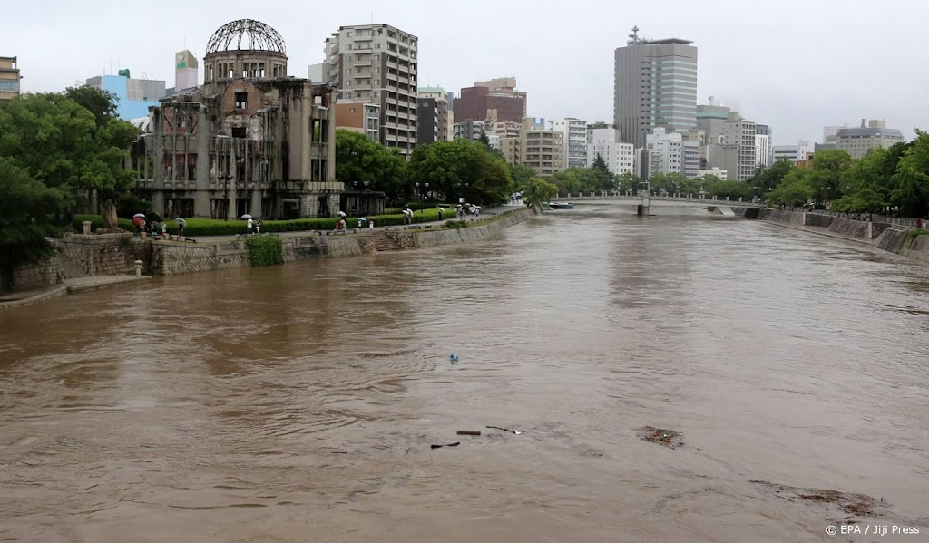 Meer dan miljoen mensen schuilen voor noodweer in westen Japan