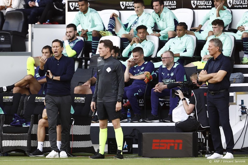 Trainer Schmidt blij met goed begin PSV in Eredivisie 